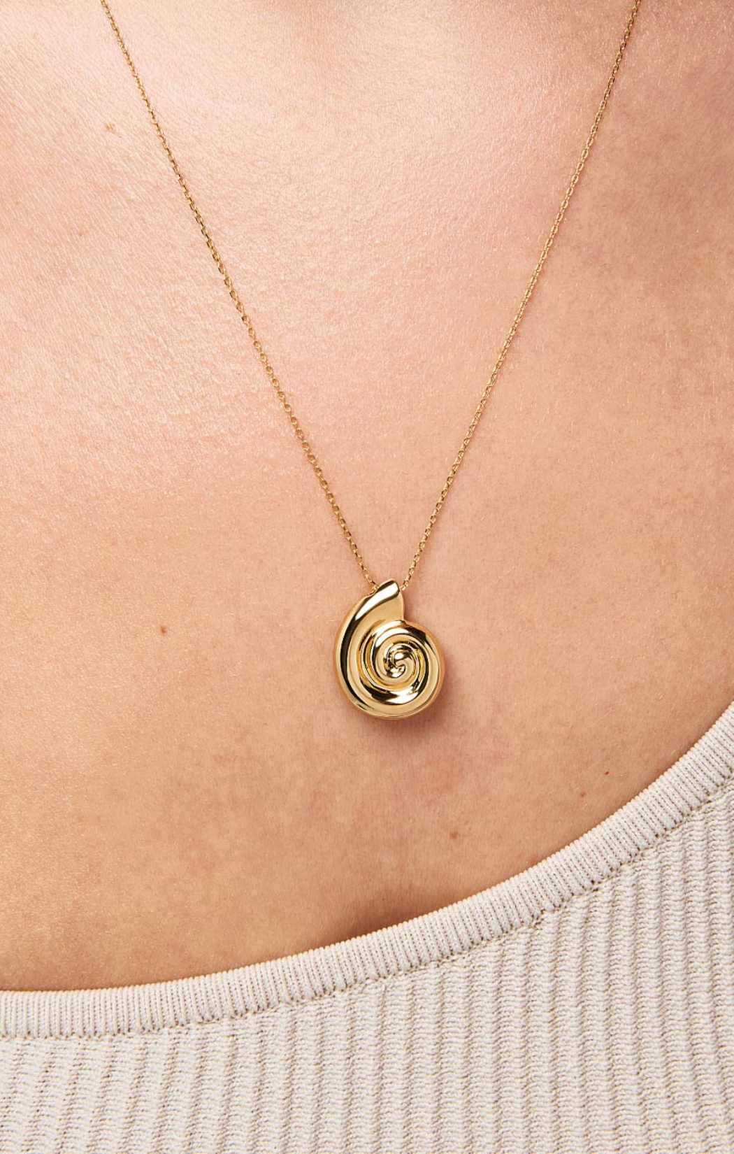 Ariel Pendant Shell Necklace
