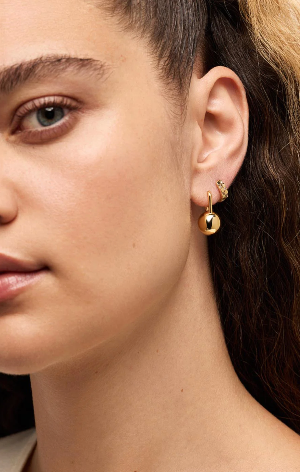 Tia Medium Hoop Earrings