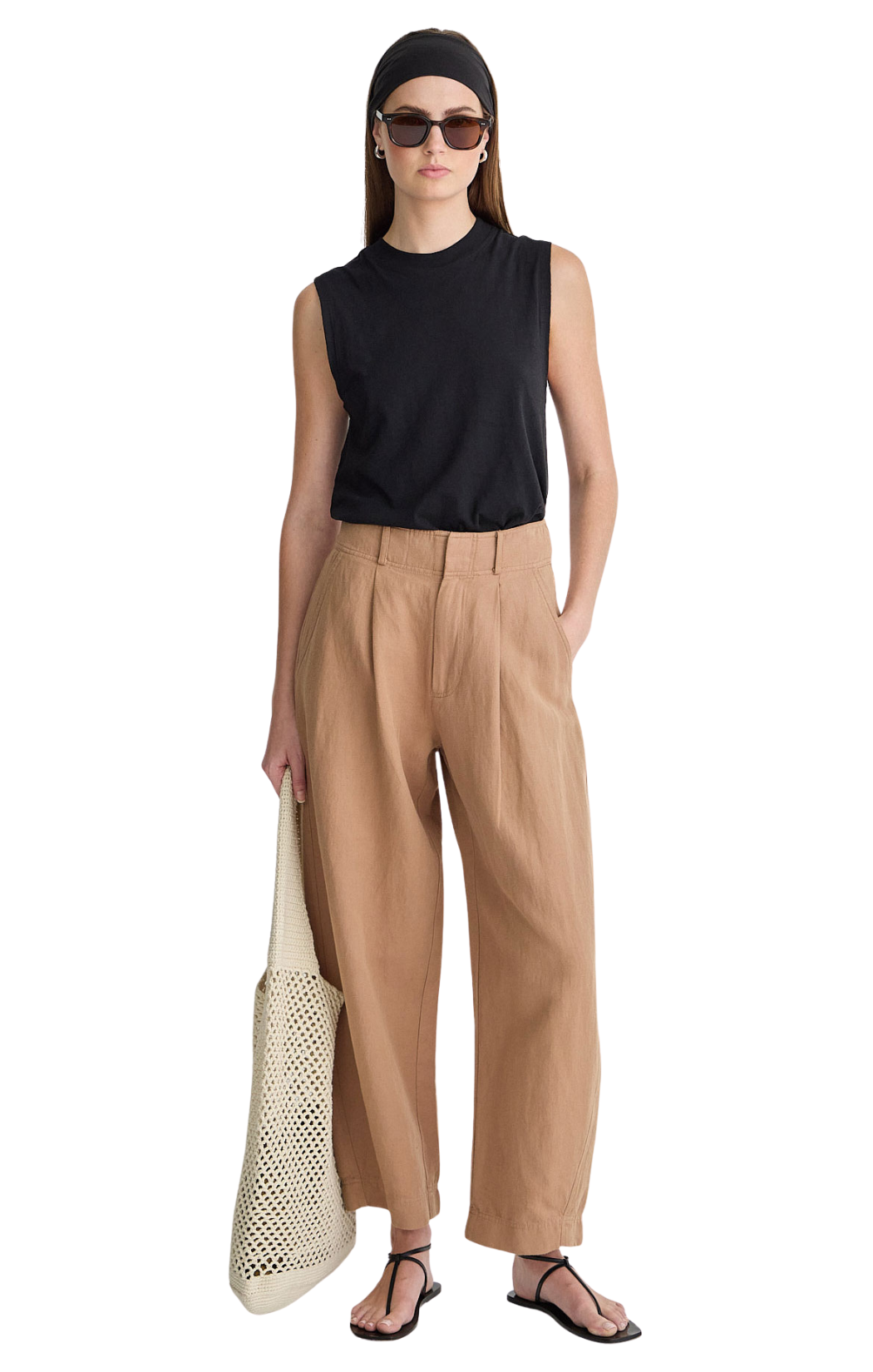 Trousers by Apiece Apart
Color: Deep Khaki
Material: 60% Linen, 40% Organic Cotton
Cropped length
Relaxed fit
Side pockets