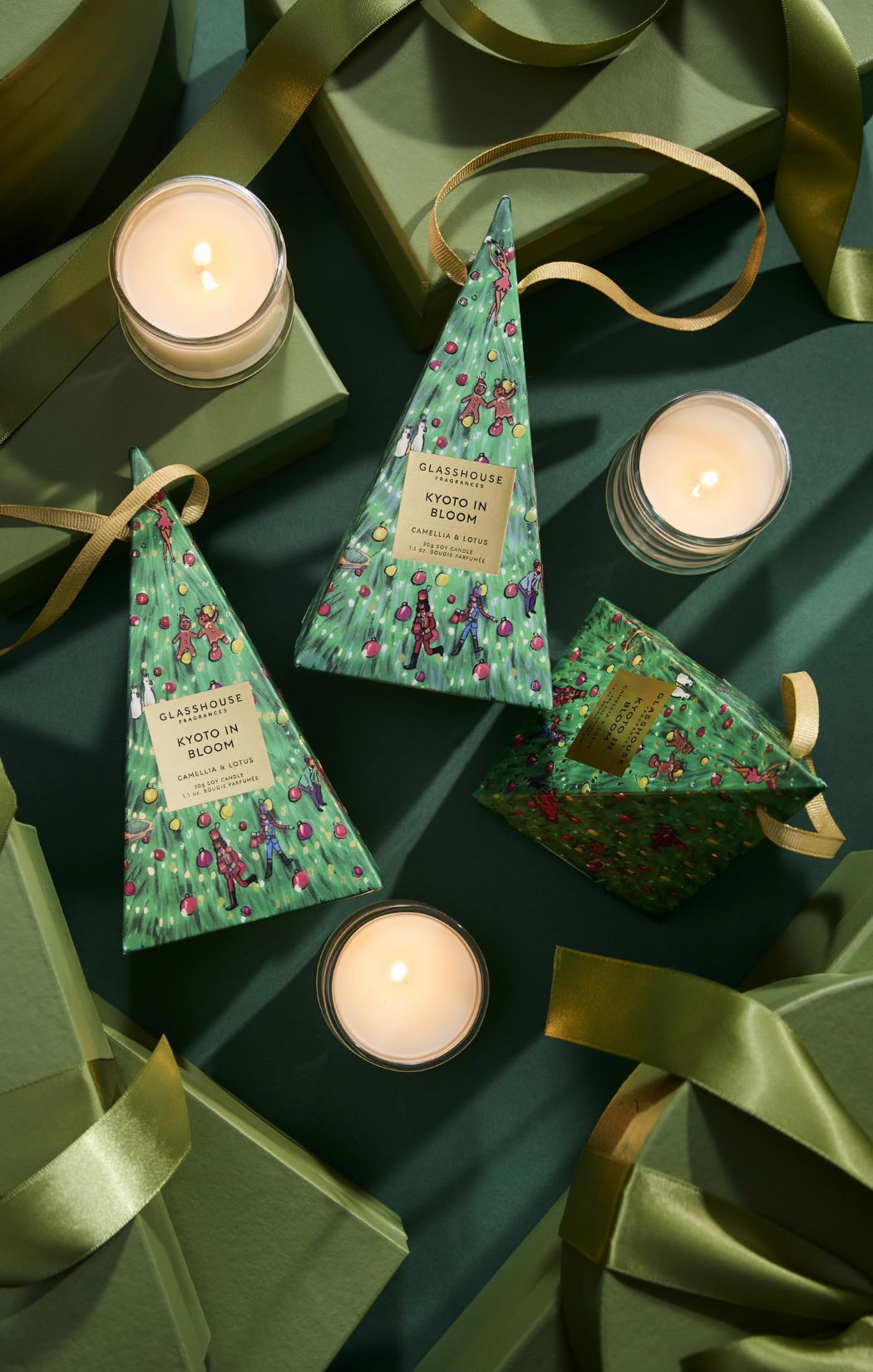 GF 1.06 oz. Christmas Bauble Candle