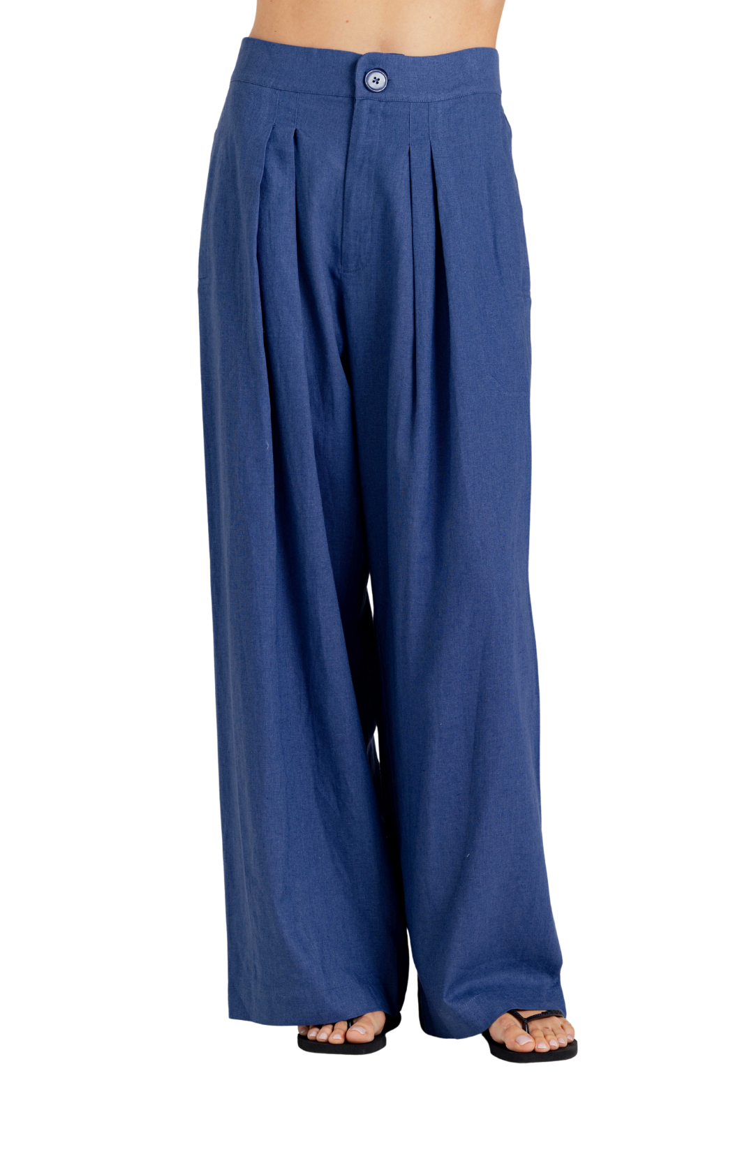 Wide-leg pant silhouette in raincloud blue
Button closure
Lightweight woven fabric
Relaxed fit
55% linen / 45% rayon