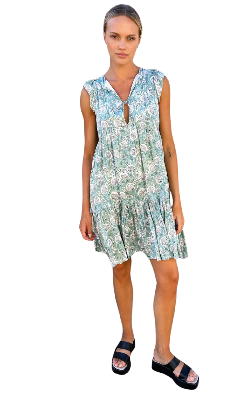 The Angel Dress is crafted using organic and hand block printed in Rajasthan. With a low impact dye, this easy/breezy fit dress is not only elegant but also environmentally-friendly. The lined design, along with tie closures, make it perfect for any occasion. Hand wash cold, gentle + air dry. By Emerson Fry.