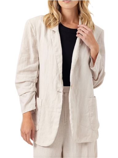 Finally, the oversized linen blazer by Sundays you've been looking for. Made in a washed linen, Gio is designed with a slightly oversized fit, complete with shoulder pads and front pockets.